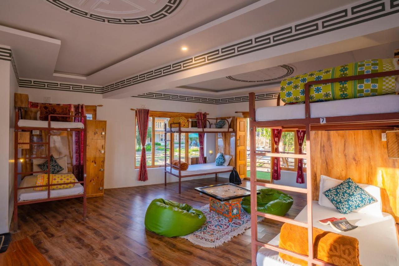 Rainbow Hostelier Leh Bagian luar foto