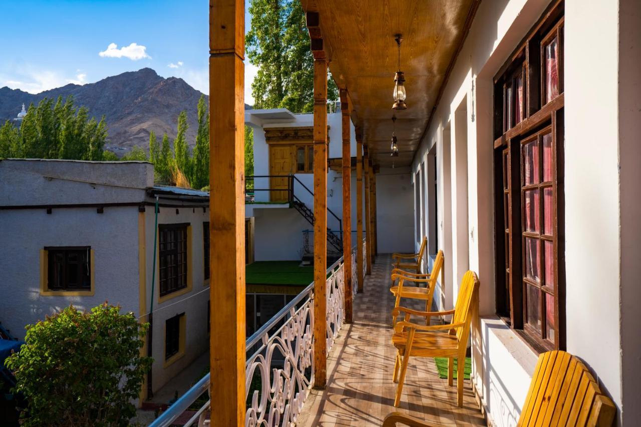 Rainbow Hostelier Leh Bagian luar foto